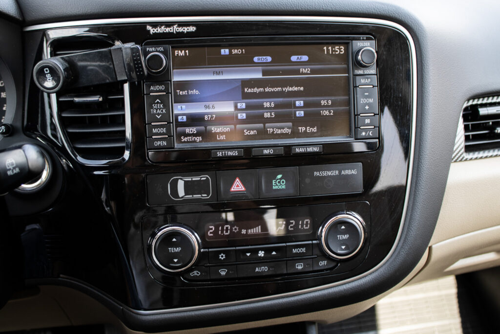 Predám MITSUBISHI OUTLANDER - 19