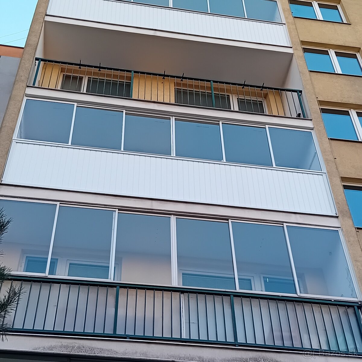 ZASKLENIE BALKÓNA,ČI TERASY LACNEJŠIE? ROLETY, ŽALÚZIE? - 19