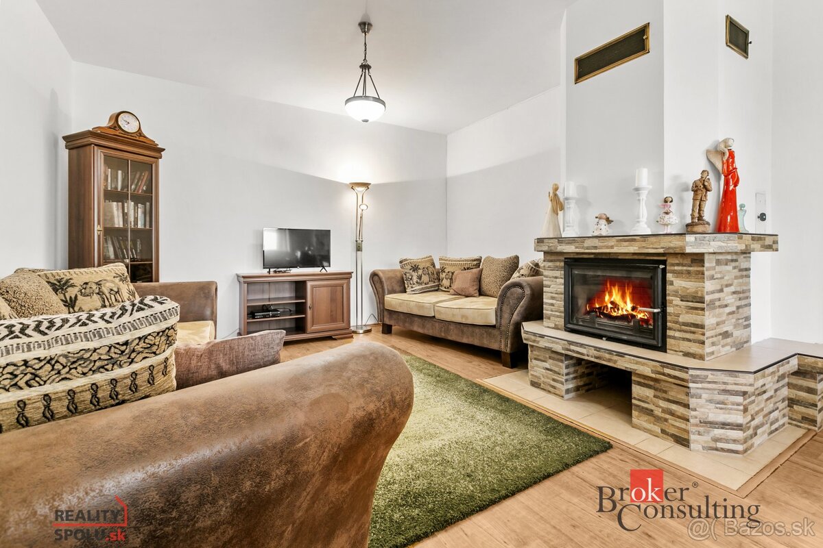 Priestranný, zrekonštruovaný 6 izbový rodinný dom so zariad - 19