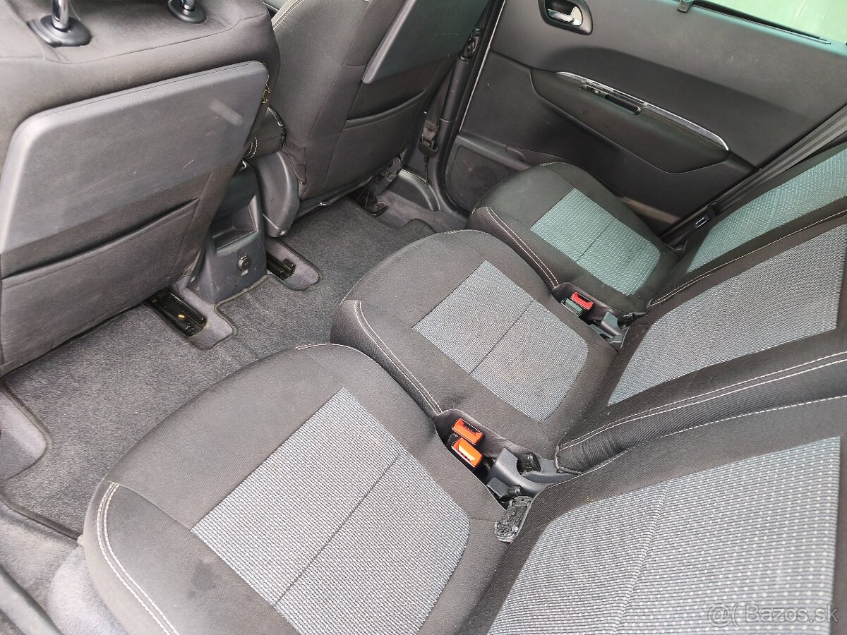 Peugeot 5008 1.6 HDI 7miestne - 19