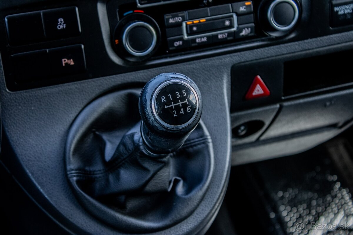 Volkswagen Caravelle 2.0 TDI LR Comfortline / 9 MIEST - 19