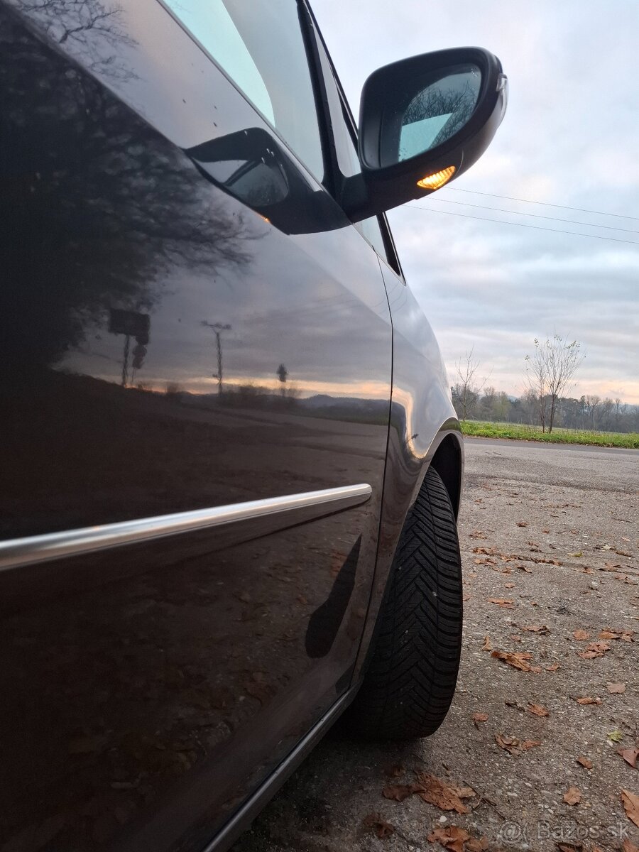 Predám Volkswagen Touran 1,4 TSI Highline - 19