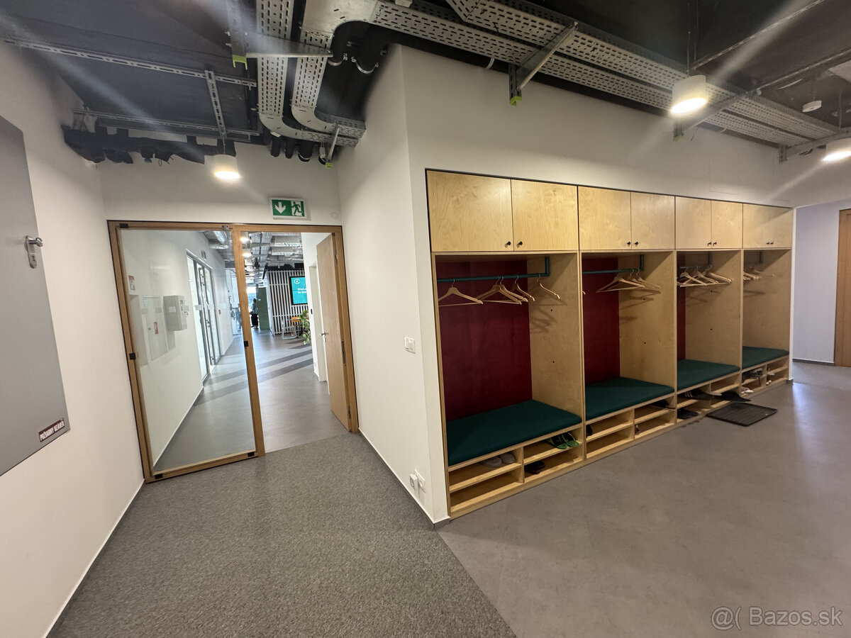 Prenájom samostatného kancelárskeho traktu 867 m² pri nábrež - 19