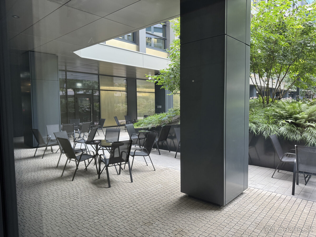 Prenájom obchodného priestoru 333 m² v skvelej lokalite v ce - 19