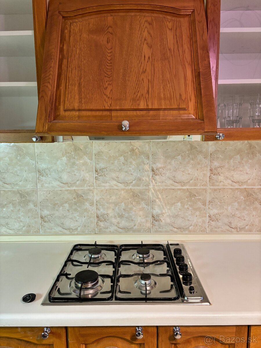 Masívna Lková kuchynská linka so spotrebičmi - 19