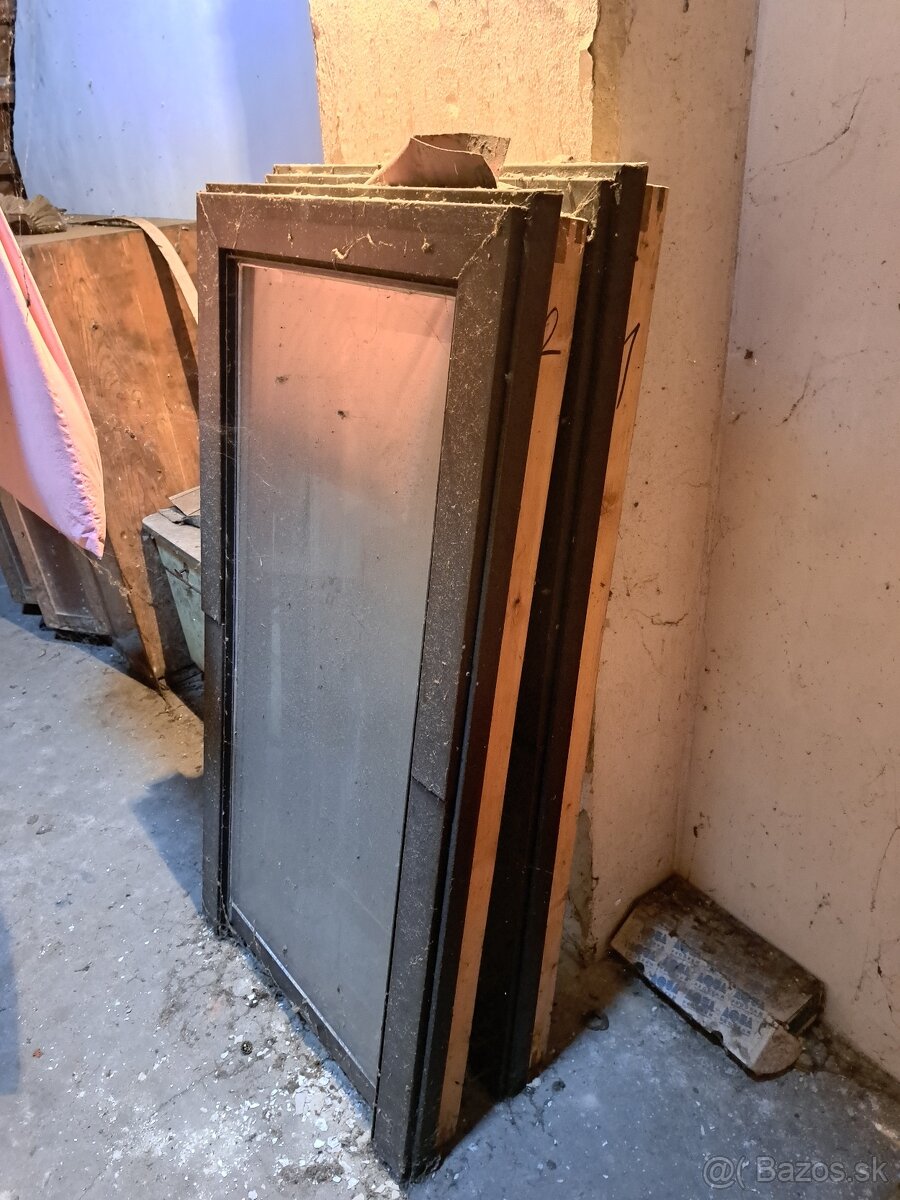 Kompletný interiér zo staršieho domu - 19