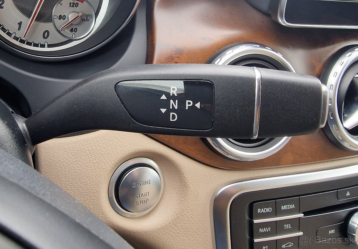 MERCEDES-BENZ GLA 180 A/T - 19