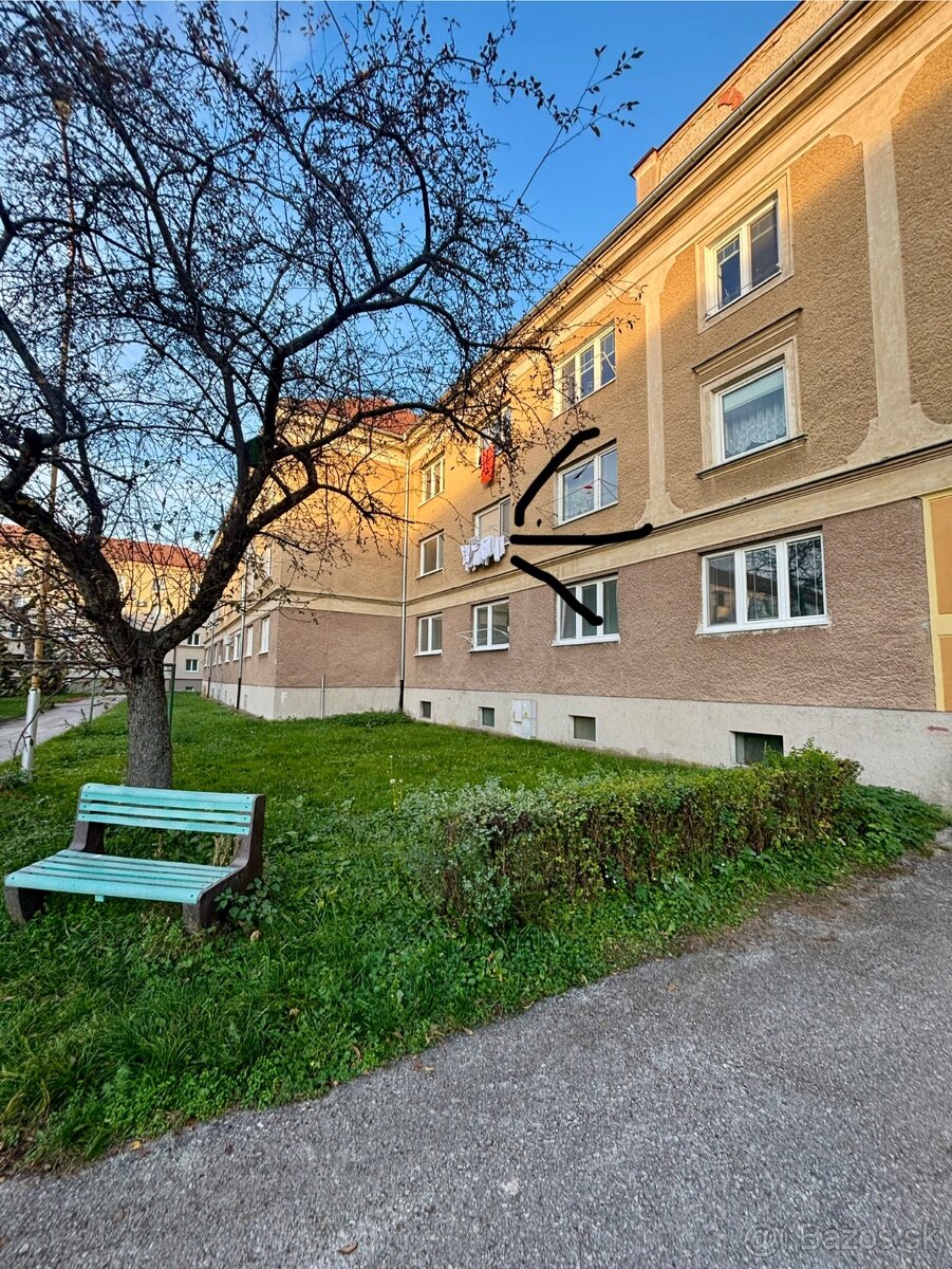 Predám kompletne zariadený 2-izbový byt  na starom sídlisku. - 19