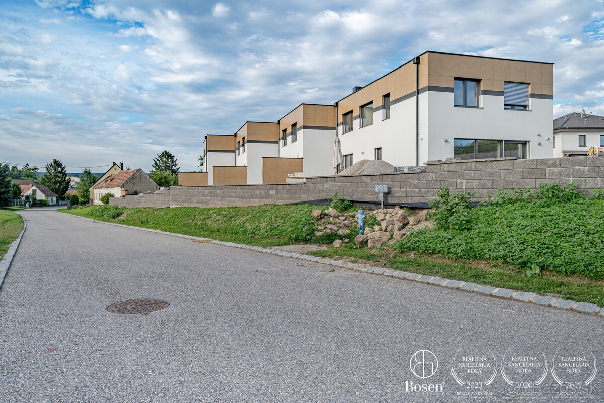 Bosen Realicity / Prenájom 5 izbový Rodinný dom Wolfsthal/ R - 19