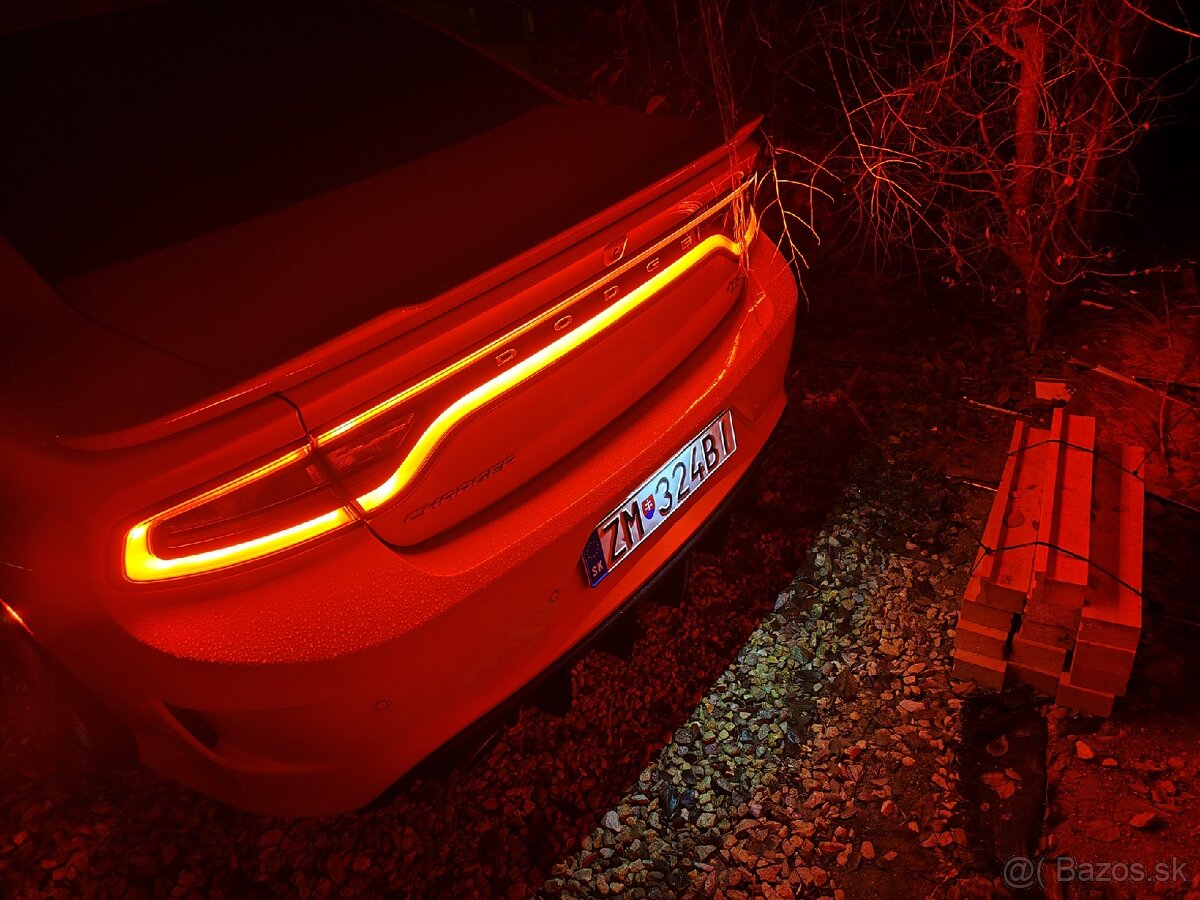 Dodge charger 5.7hemi 276kw rok vyroby 2020 - 19