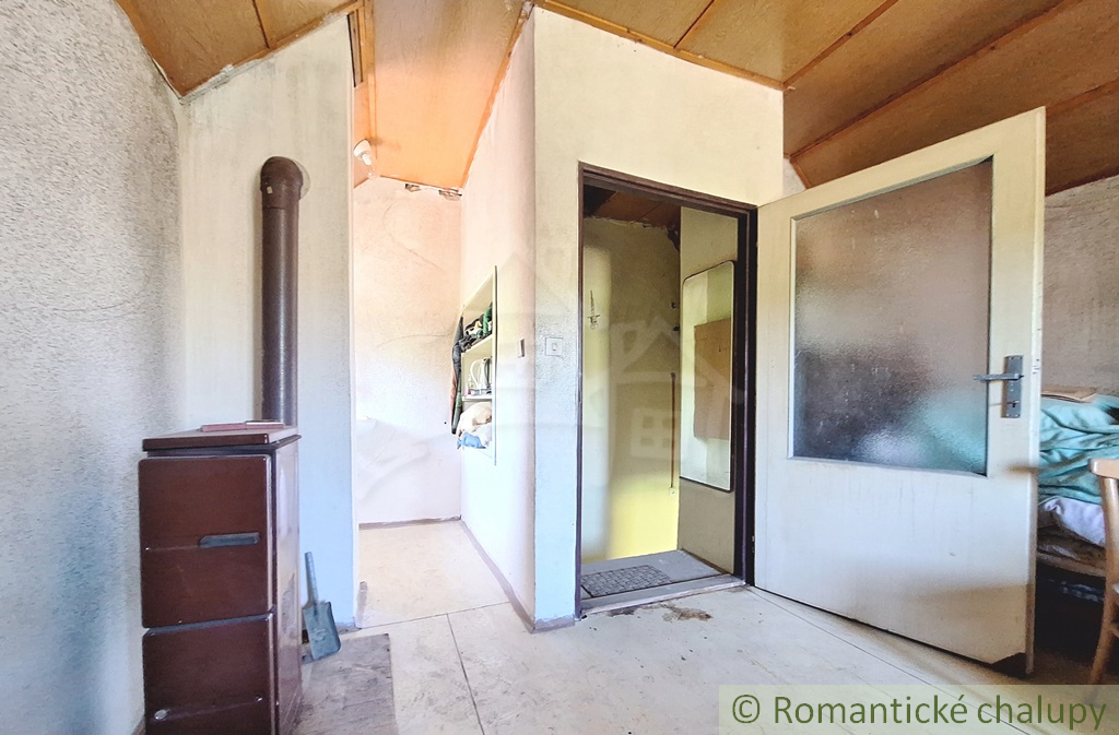 Poschodová chatka s vinohradom v malebnej dedinke Modrany - 19