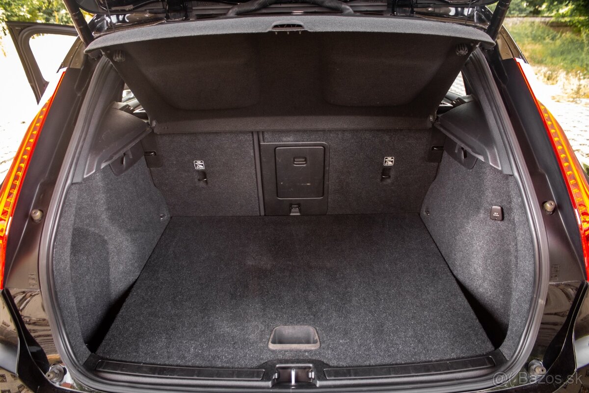 Volvo XC40 P8 TwinMotor AWD 300kw / odpočet DPH - 19