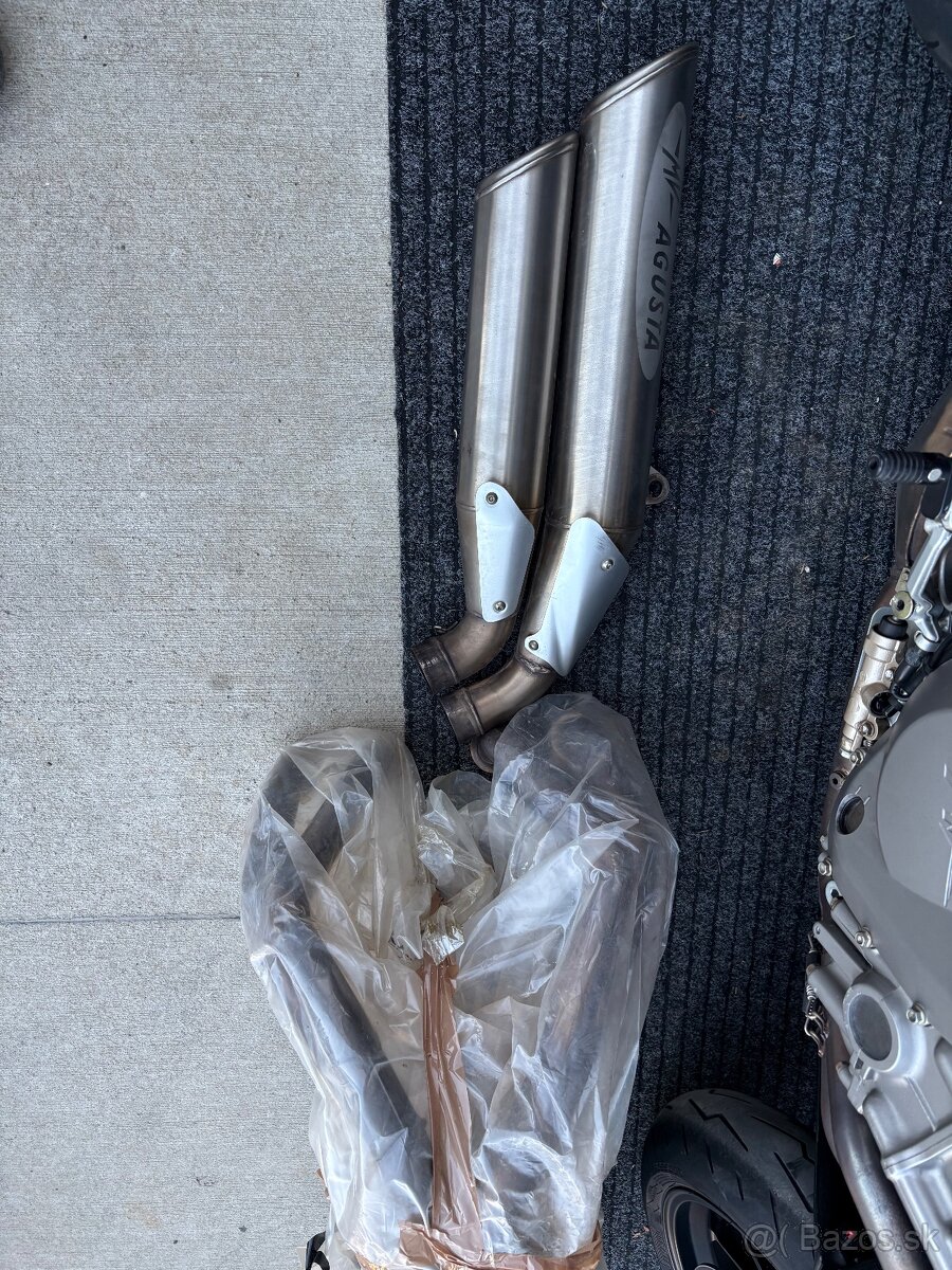 MV Agusta Brutale 910R - 19