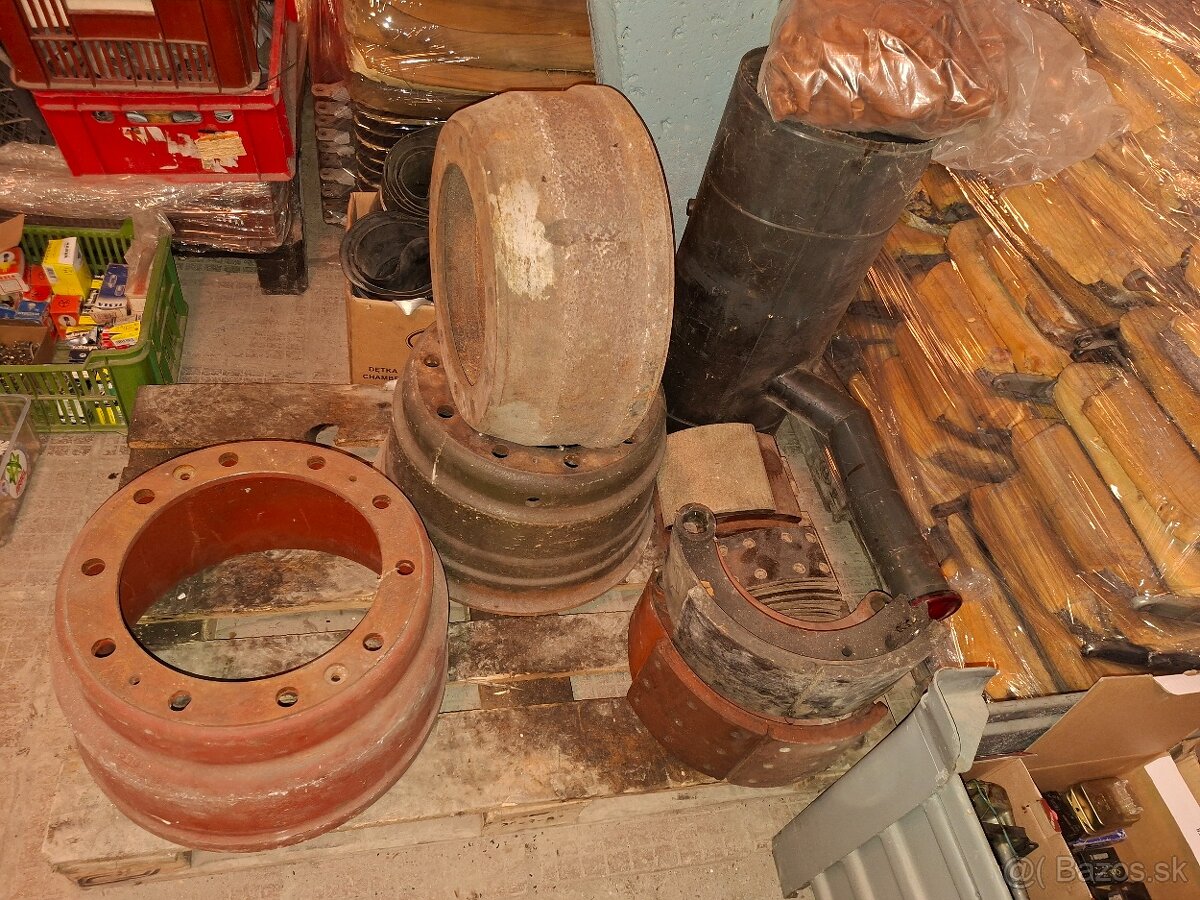 Rozpredám Karosa ŠD11 - 19