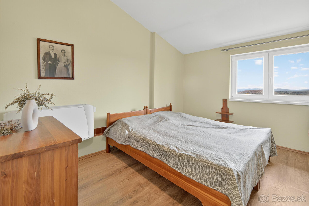 Na predaj priestranná 5-izbová chata s rozľahlým ovocným sad - 19