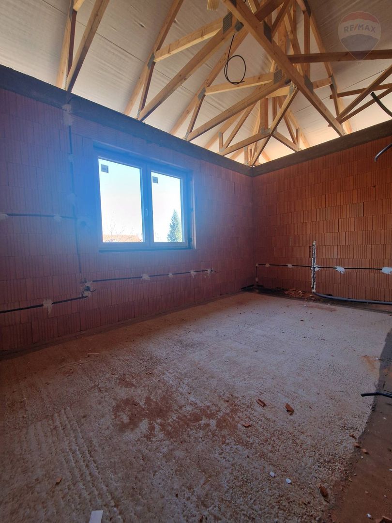 REZERVOVANEPredaj 4 izbový bungalov s garážou Nitra - Zob - 19