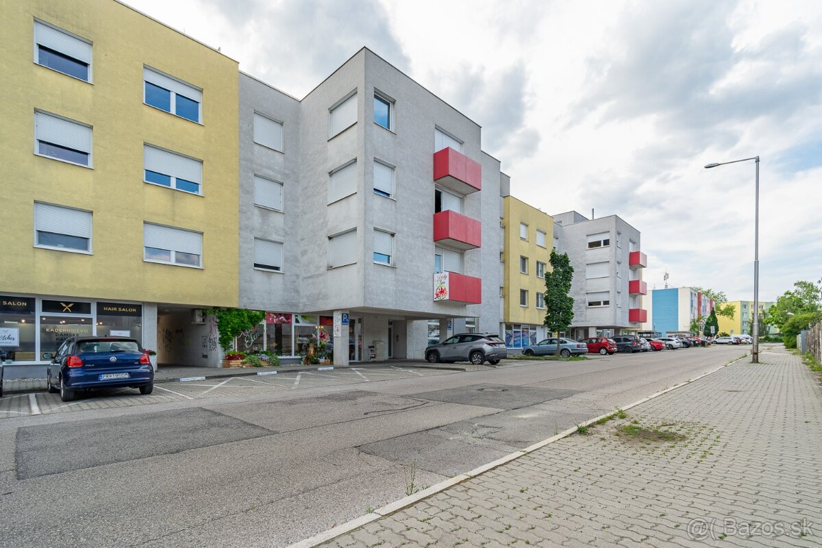 Na prenájom | 2 izbový byt s loggiou - Silvánová ul. - 19