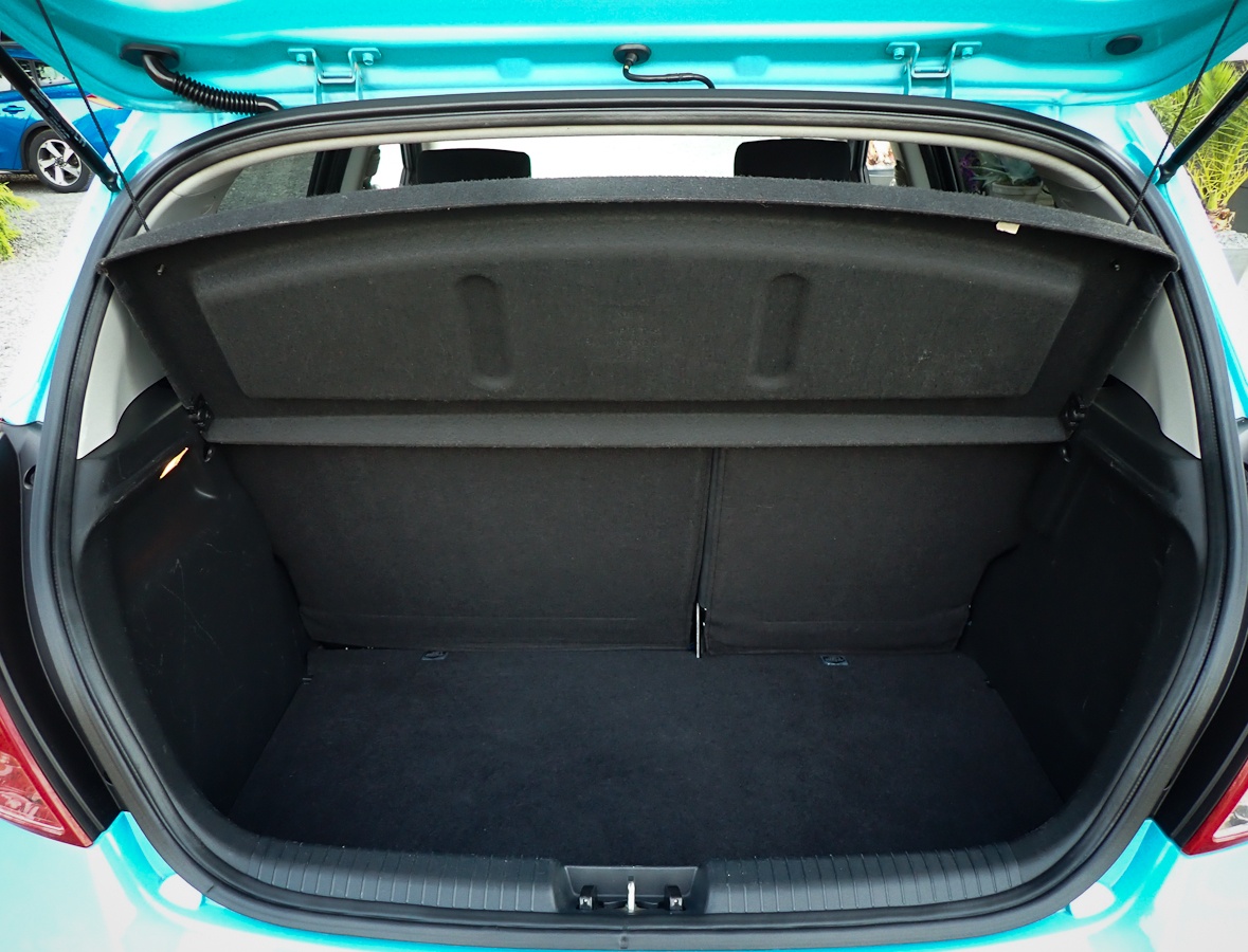 HYUNDAI i20 1.25 benzin - 83tis km-2014-LED-KLIMA-VYHREV SED - 19