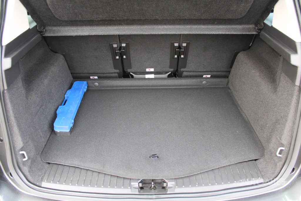 Ford C-Max 1,6 i +LPG 88 kW - 19