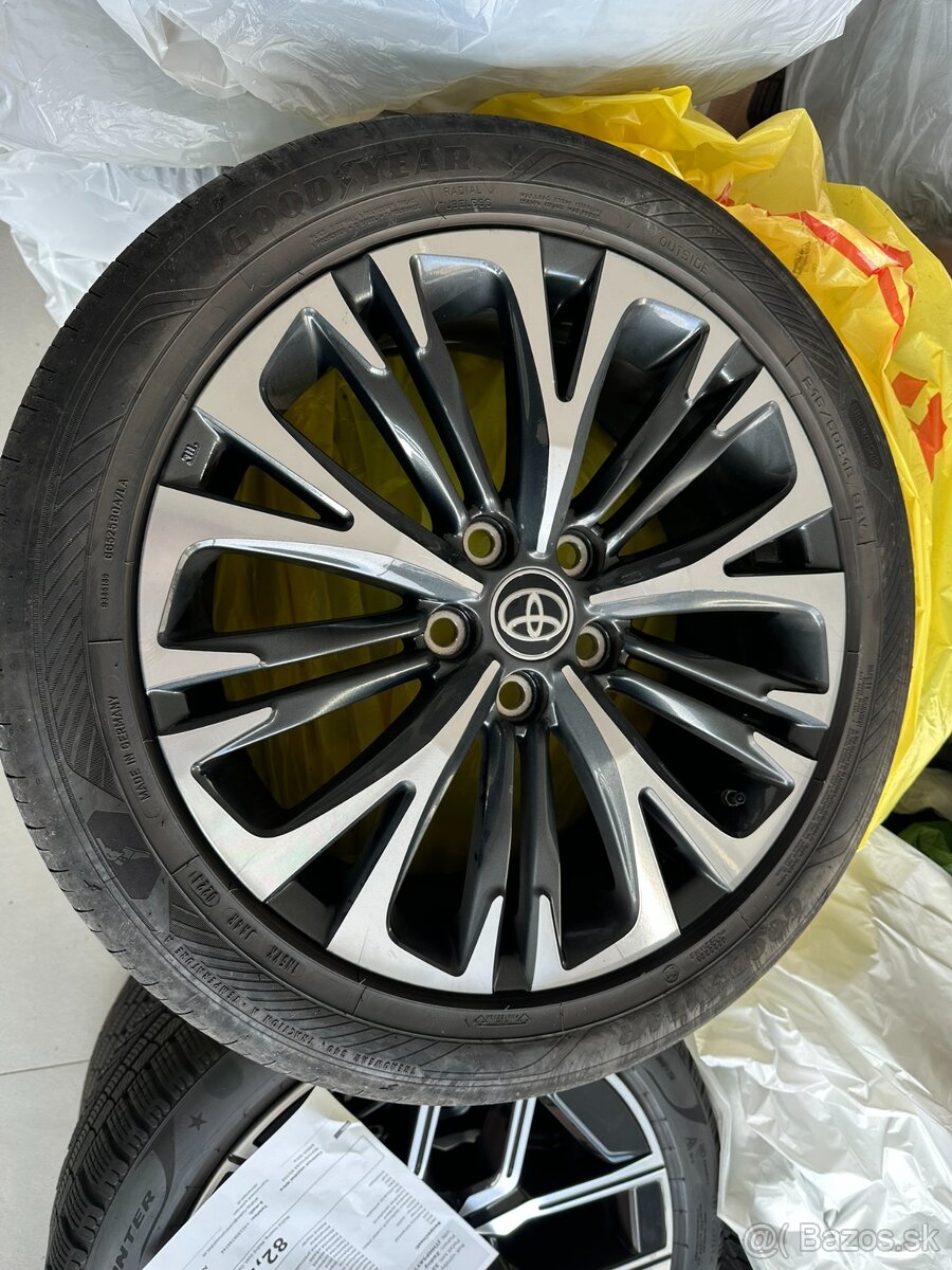 Toyota Yaris Cross Executive Hybrid, odpočet DPH, Záruka - 19