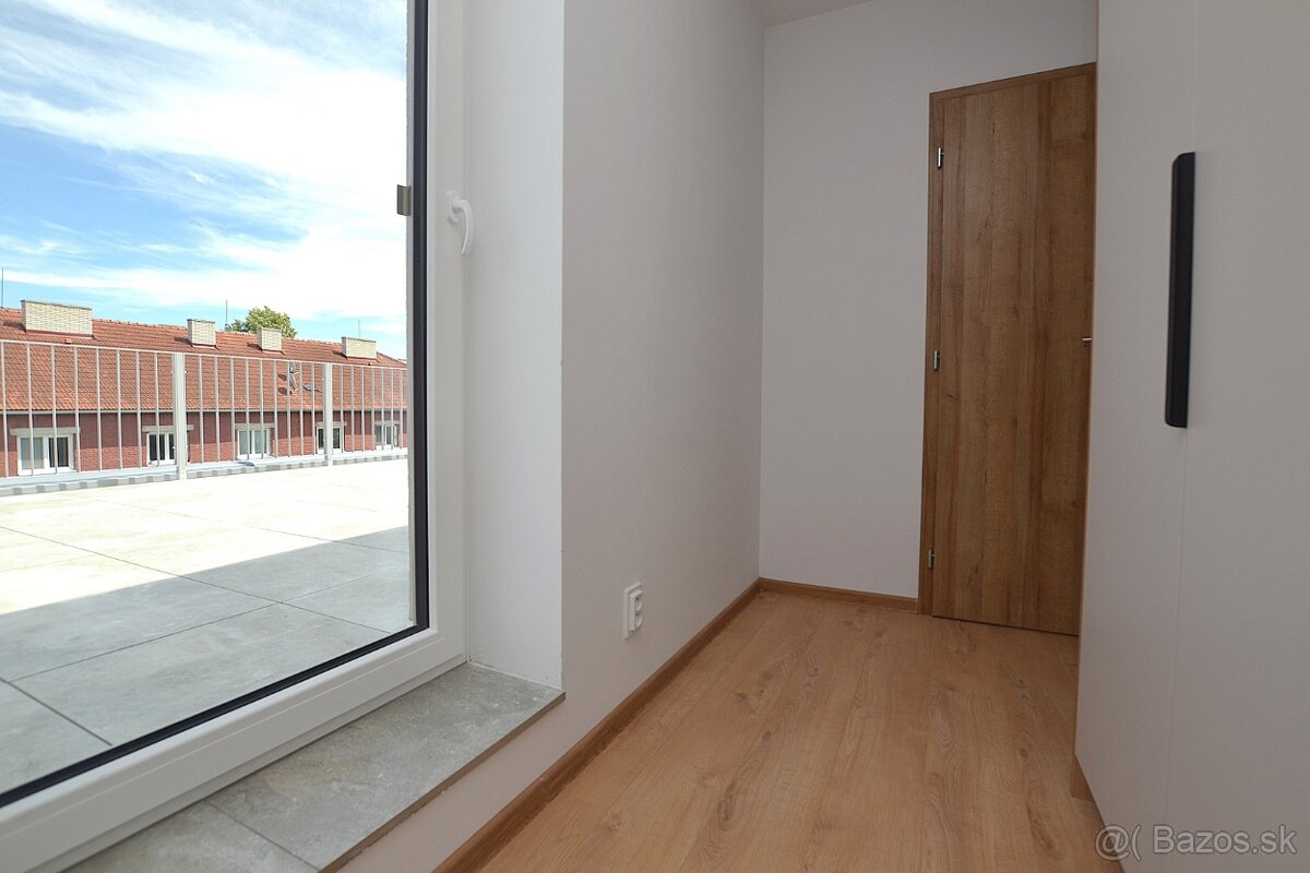 REZERVOVANÝ | 3 izbový byt, strešný s terasou - 19