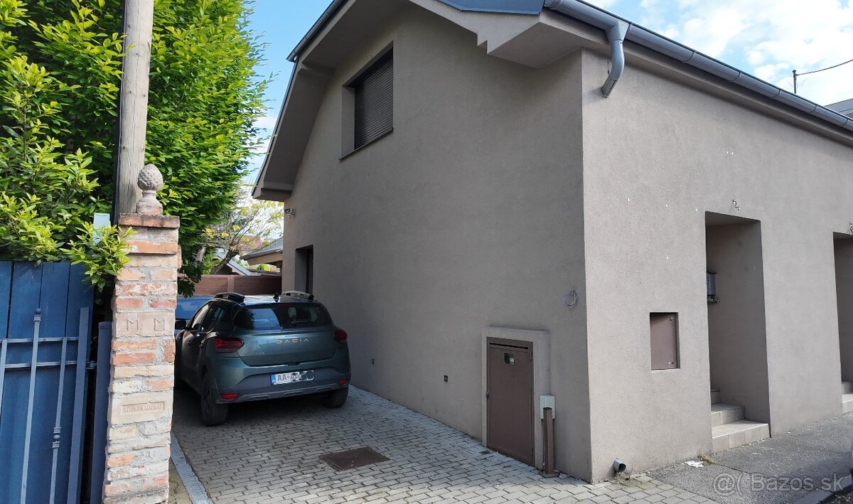 2x obchodné priestory v centre DS, Sládkovičová - 19