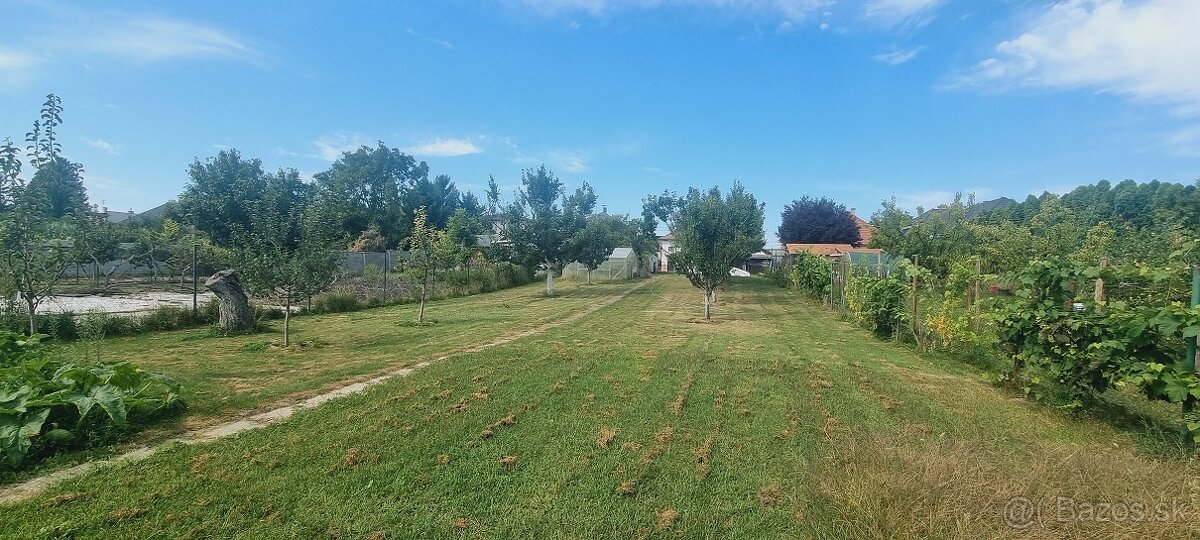 Rodinný dom s veľkým pozemkom na predaj v obci Malinovo - 19