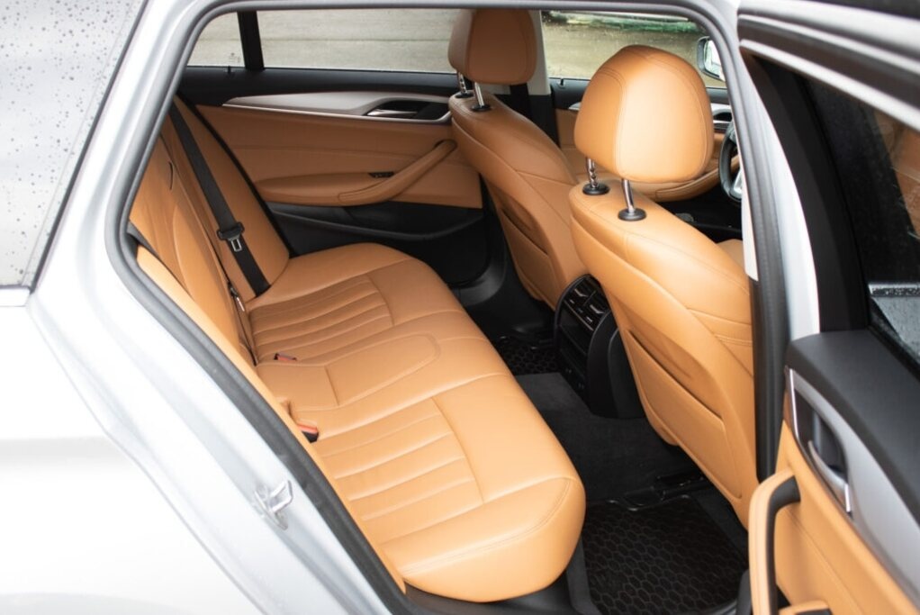 BMW 520d Touring z roku 2017 - 19