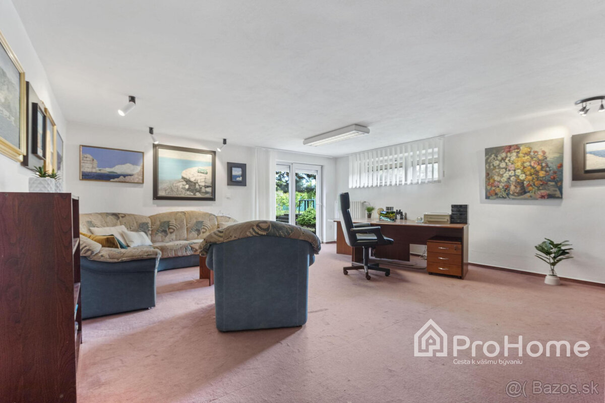 Priestranný a vzdušný rodinný dom vo Veľkej Pake - 19