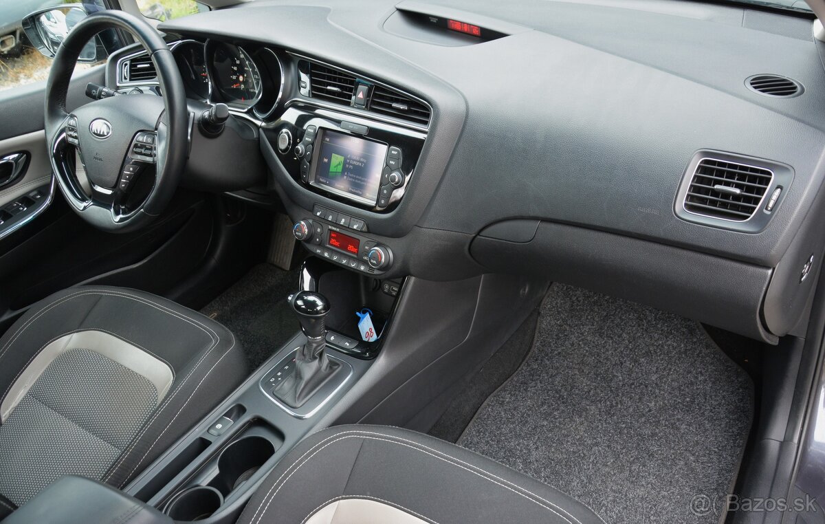 KIA Ceed 1.60 CRDi, Platinum, Automat, Xenon, TOP stav - 19