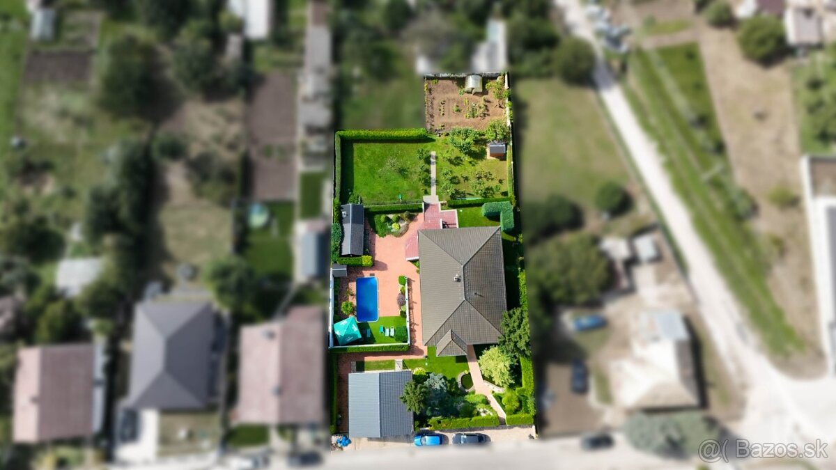 JEDINEČNÝ 5 IZBOVÝ RODINNÝ DOM S BAZÉNOM A KRÁSNOU ZÁHRADOU - 19