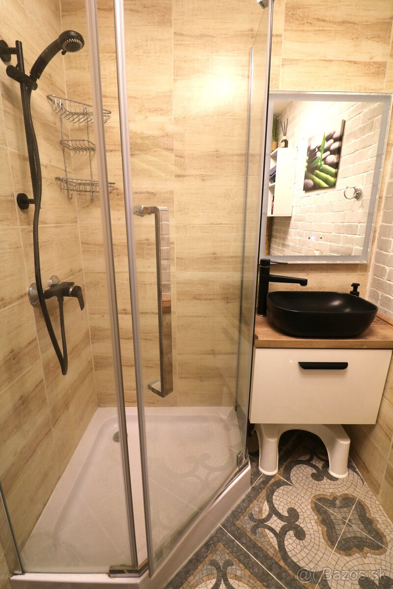 PREDAJ RODINNÝ DOM S BAZÉNOM A PRIESTOROM NA PODNIKANIE - 19