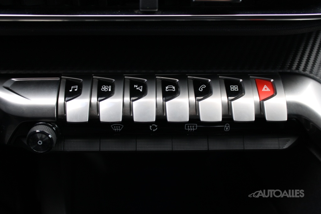 Peugeot 3008 1,6 HDi 88 kW - 19