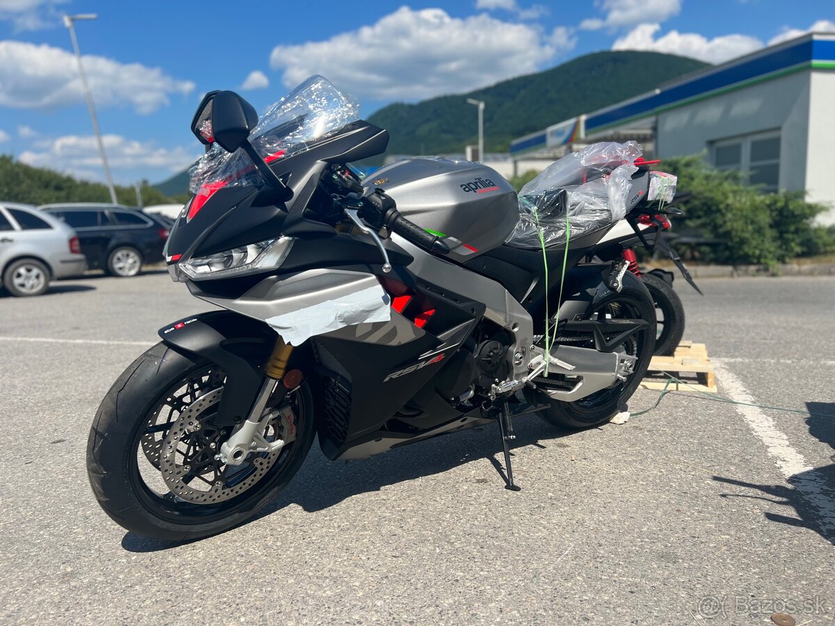 Aprilia RSV4 1099 cm3 2023 - 19