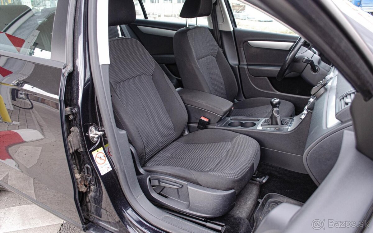 Volkswagen Passat B7 1.6 TDI Sedan - 19