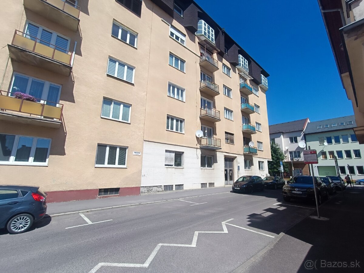 Exkluzívny 4-izbový byt v historickom srdci mesta - Žilina - 19