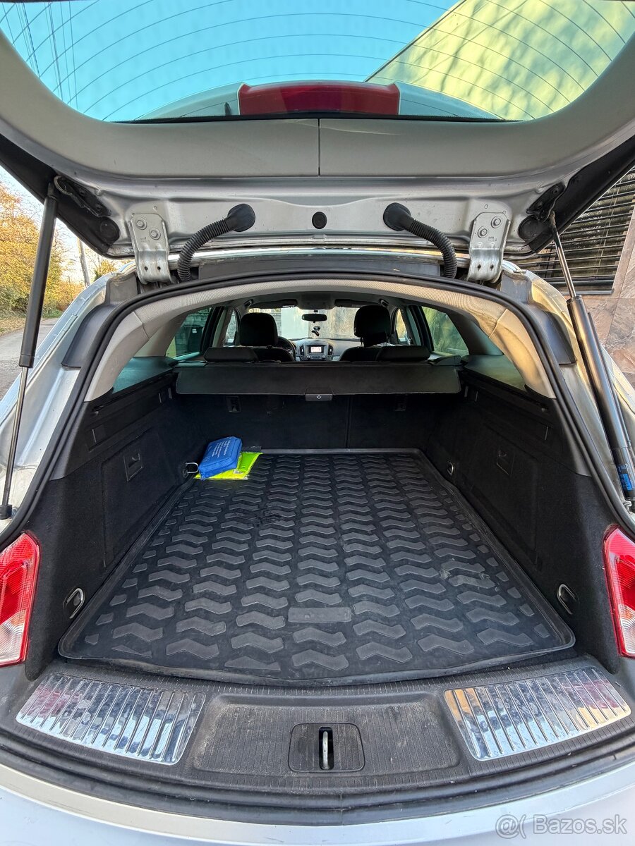 OPEL INSIGNIA SPORTS TOURER SW / 1,6 DIESEL MANUÁL - 19