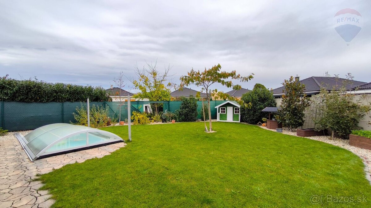NA PREDAJ: 4-izbový rodinný dom s terasou a bazénom, Most pr - 19