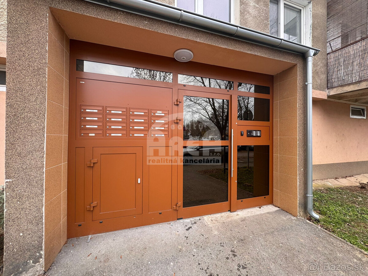 Priestranný 5- izbový byt na sídlisku Východ v Michalovciach - 19