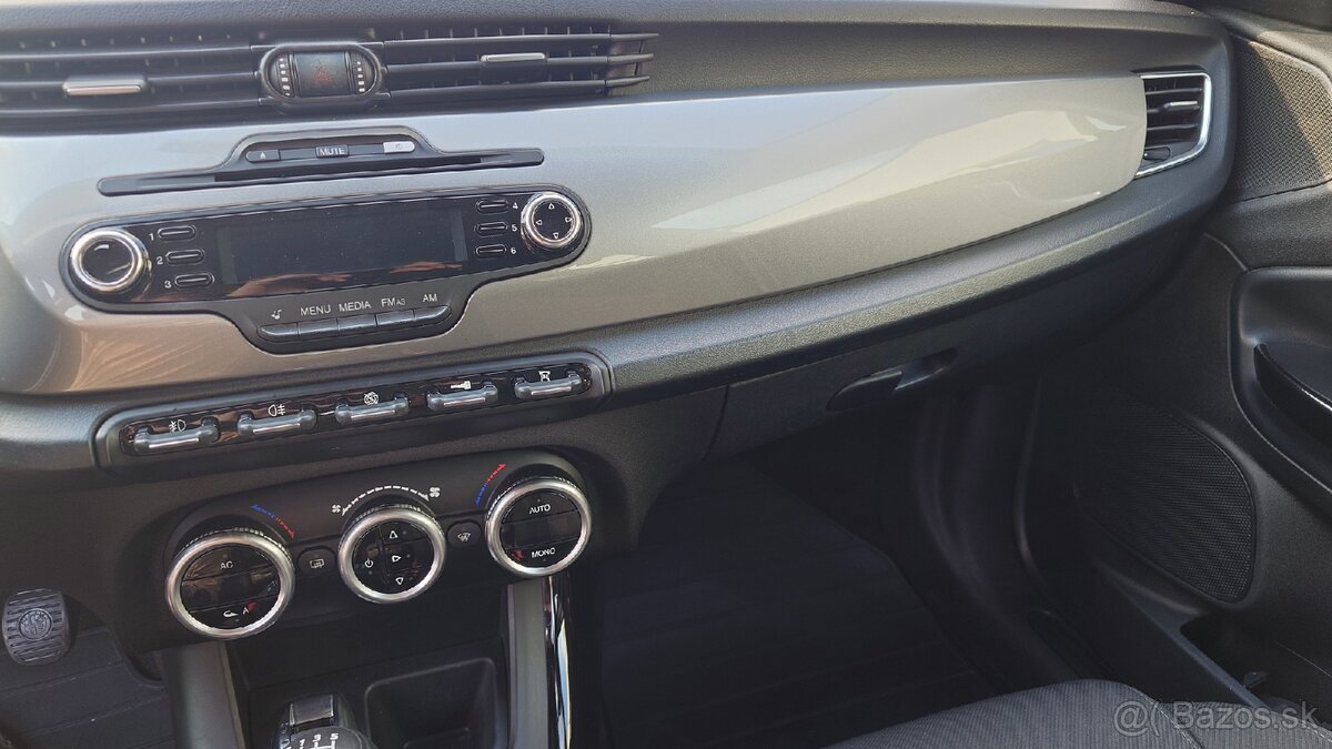 Predám Alfa Romeo Giulietta 1.6 JTD Distinctive - 19