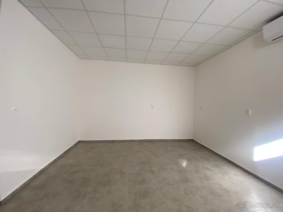 Na prenájom väčší obchodný priestor 230 m² v suteréne v širš - 19