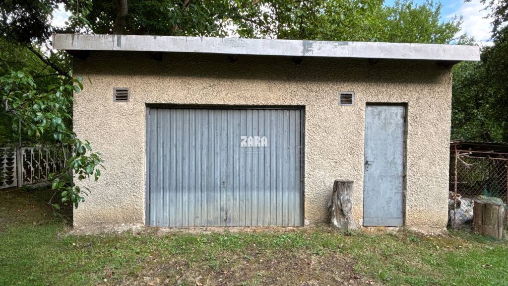 Margecany: 4 izbový tehlový rodinný dom na pozemku 1076 m2 - 19