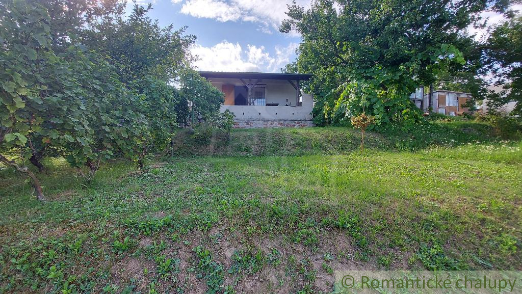 Chata s peknou, udržiavanou záhradou v ZO Opendáky, okr. S - 19