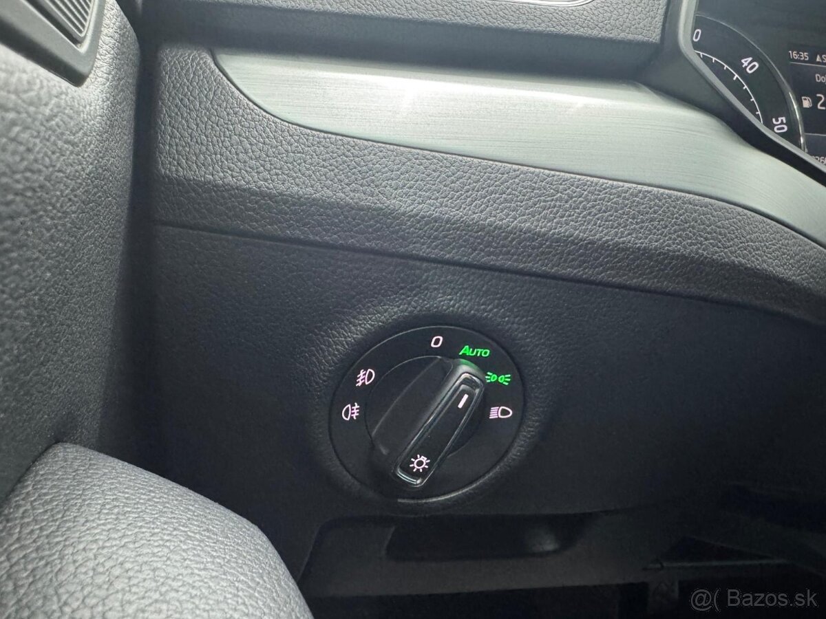 Superb Combi 2,0 TDI Style 110kW Ťazné Top stav - 19