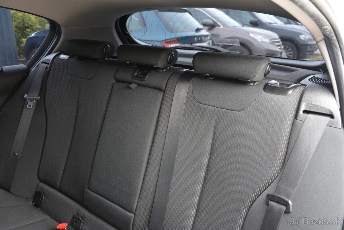 BMW rad 1 1.60 116i, SR voz, Automat,Serv.Kniha - 19