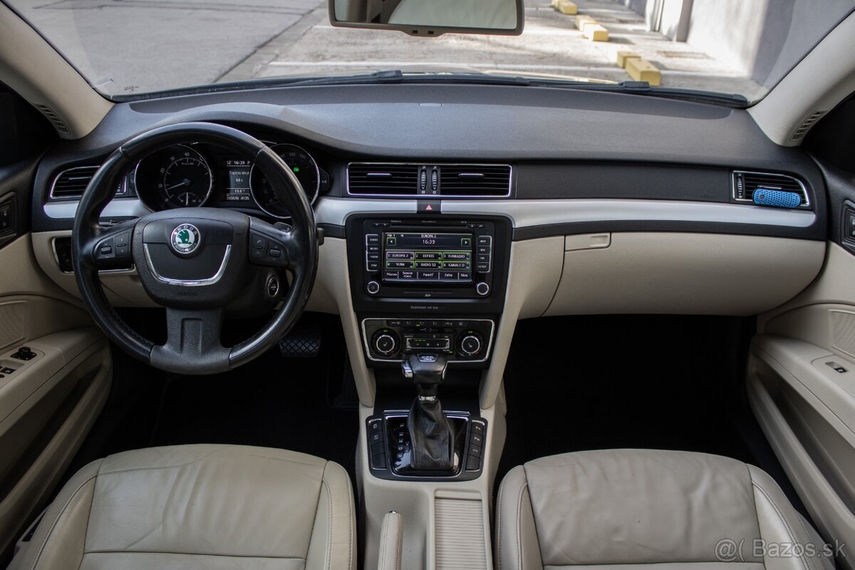 Škoda Superb Combi 3.6 FSI 4X4 Elegance - 19