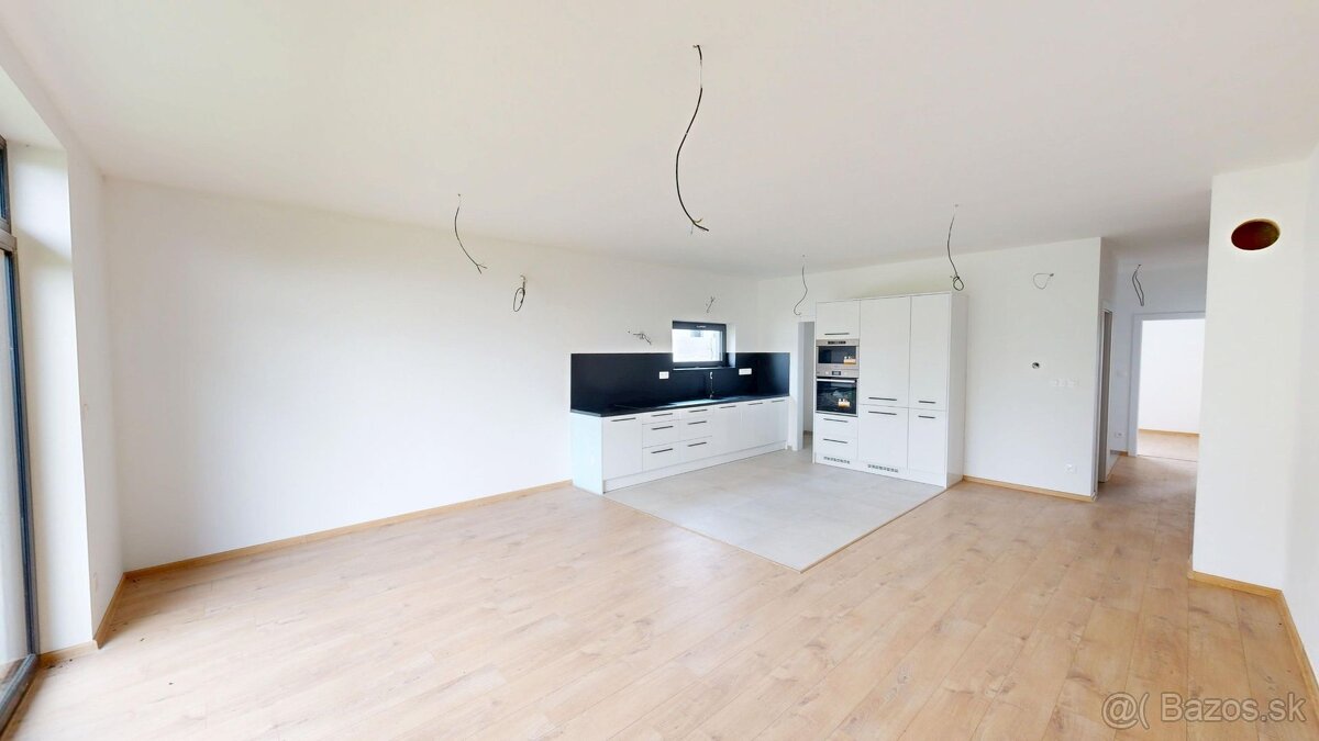 PINK Reality POSLEDNÝ VOĽNÝ DOM NA PREDAJ Moderné a pokojné - 19