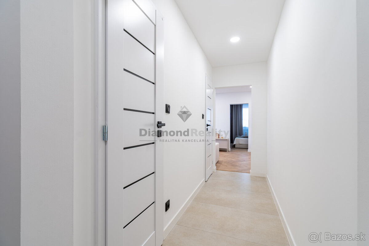 NA PREDAJ ZREKONŠTRUOVANÝ 3-IZBOVÝ BYT NA ULICI VÝSTAVBY, KO - 19