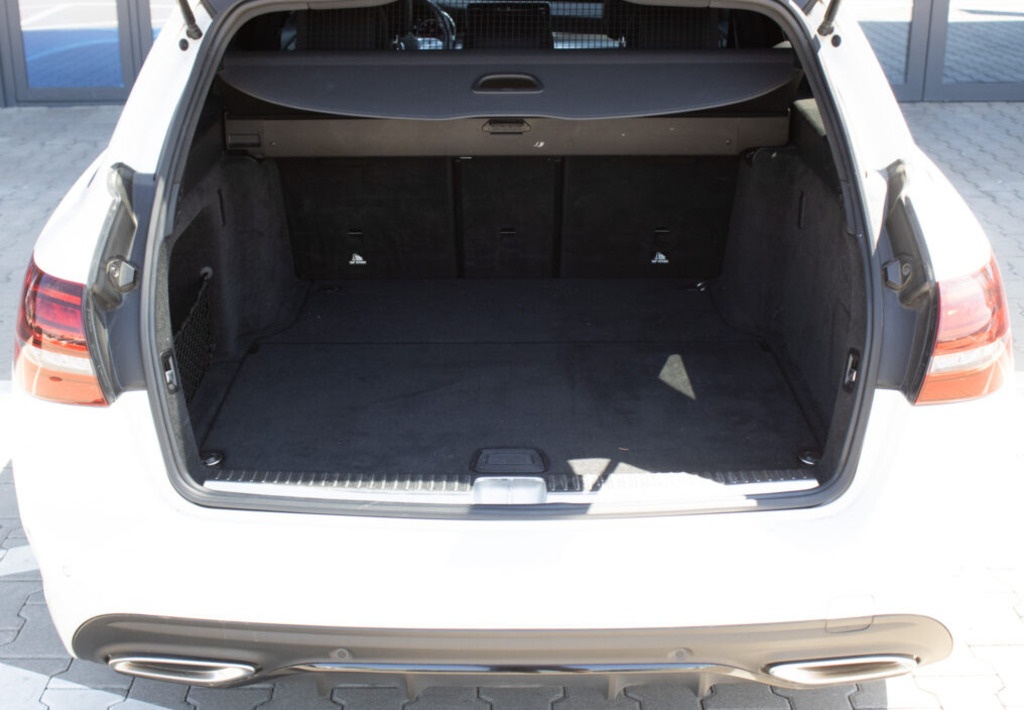 Mercedes-Benz C 200 Combi z roku 2020 - 19