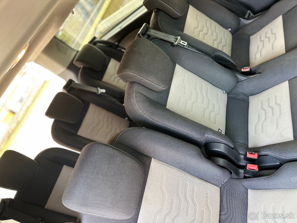 Ford Tourneo Custom - 19